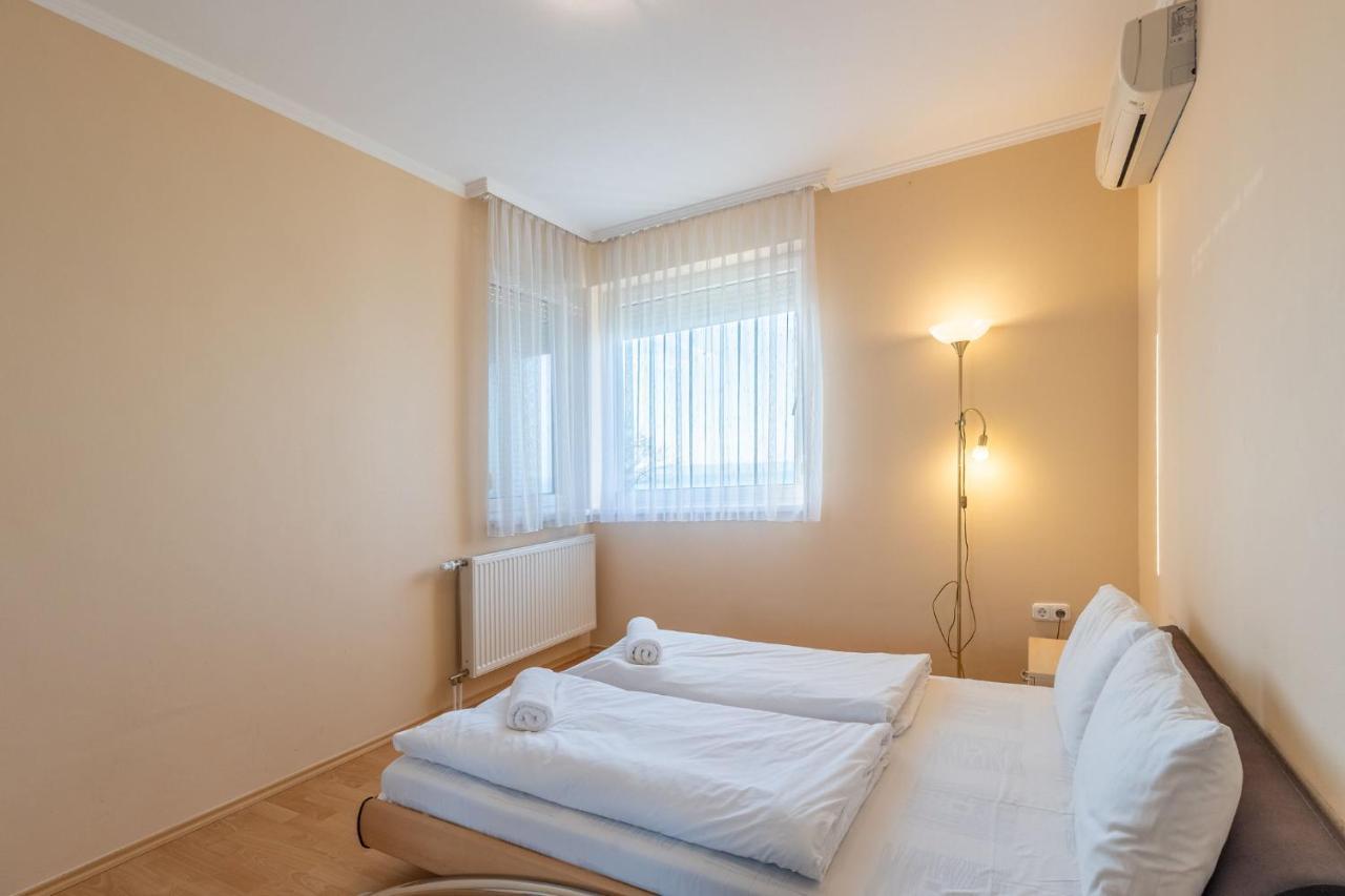 Апартаменти Kek Hullam Apartman By Bltn Шіофок Екстер'єр фото
