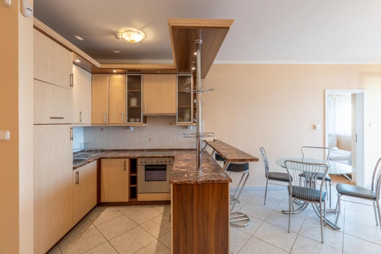 Апартаменти Kek Hullam Apartman By Bltn Шіофок Екстер'єр фото